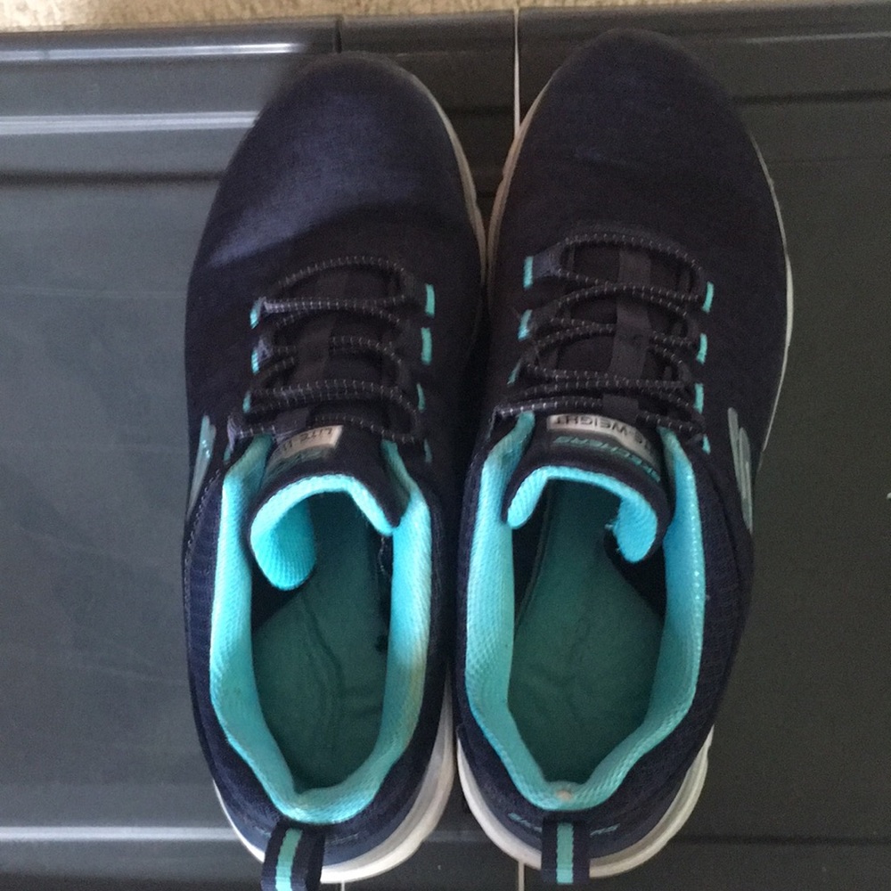 Well loved slip on tennis shoes